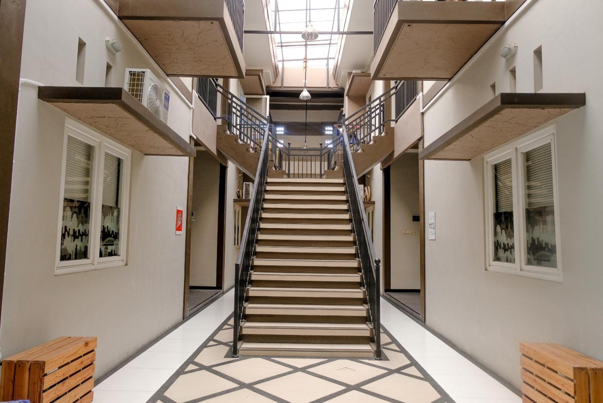 Oyo Life 2399 Gerbera House - Kos Putri Ξενοδοχείο Μαλάνγκ Εξωτερικό φωτογραφία
