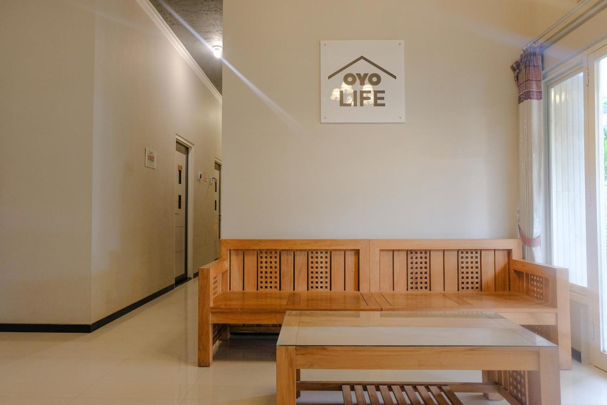 Oyo Life 2399 Gerbera House - Kos Putri Ξενοδοχείο Μαλάνγκ Εξωτερικό φωτογραφία