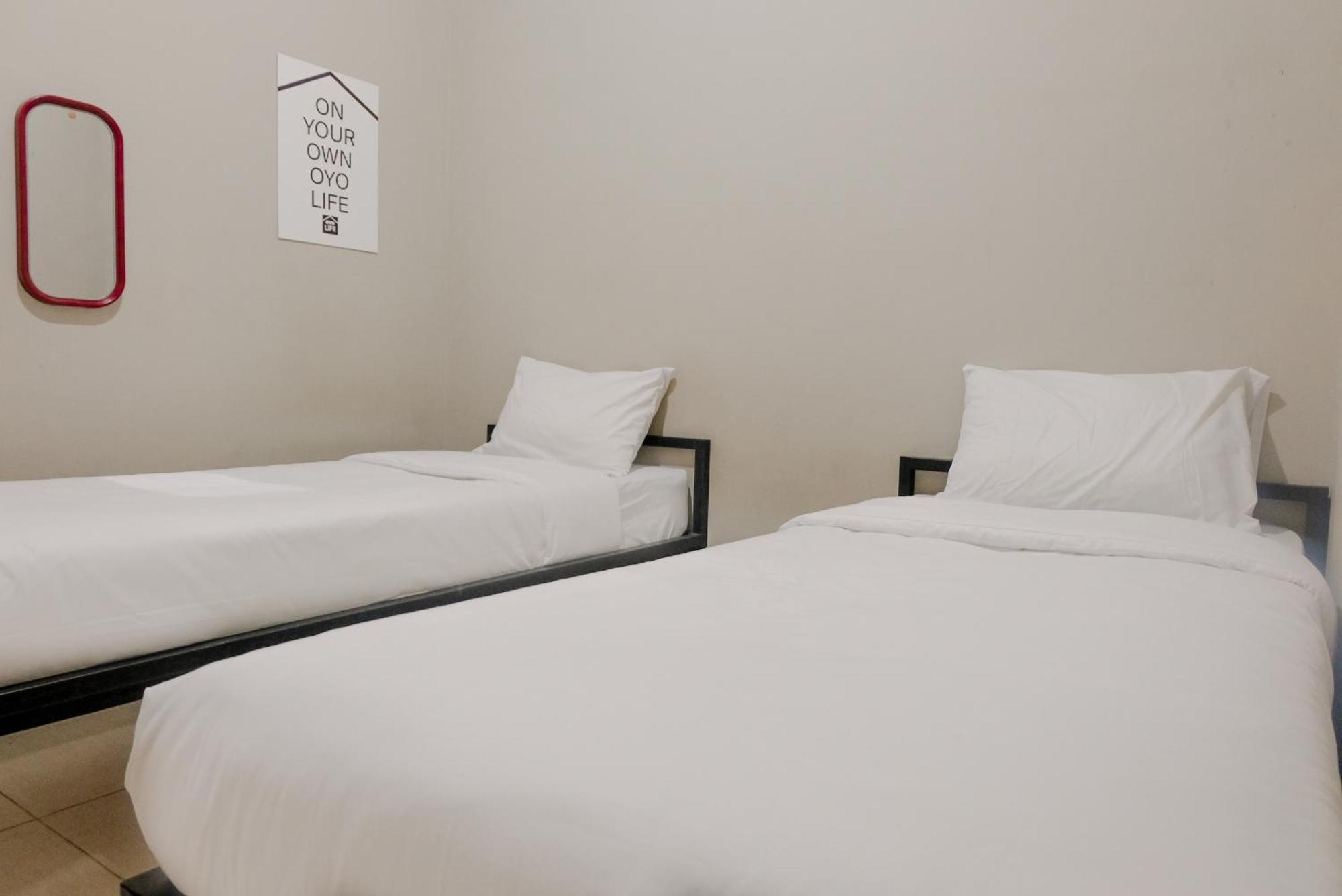 Oyo Life 2399 Gerbera House - Kos Putri Ξενοδοχείο Μαλάνγκ Εξωτερικό φωτογραφία