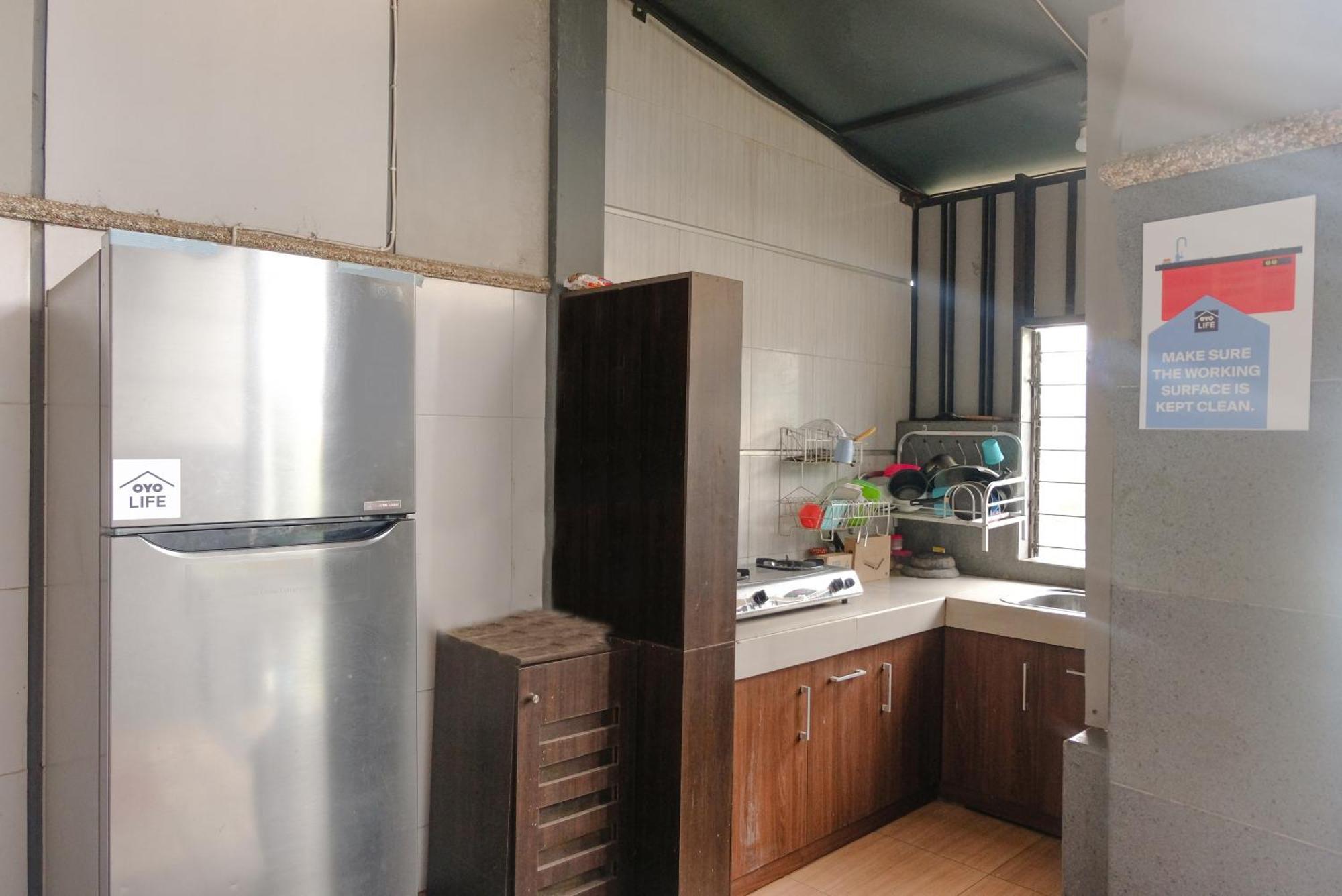 Oyo Life 2399 Gerbera House - Kos Putri Ξενοδοχείο Μαλάνγκ Εξωτερικό φωτογραφία